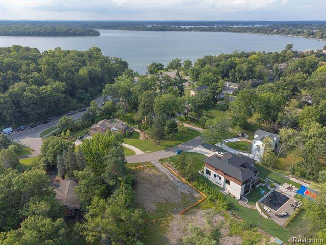 Orchard Lake Village, MI 48323,4053 HARBOR VISTA Drive