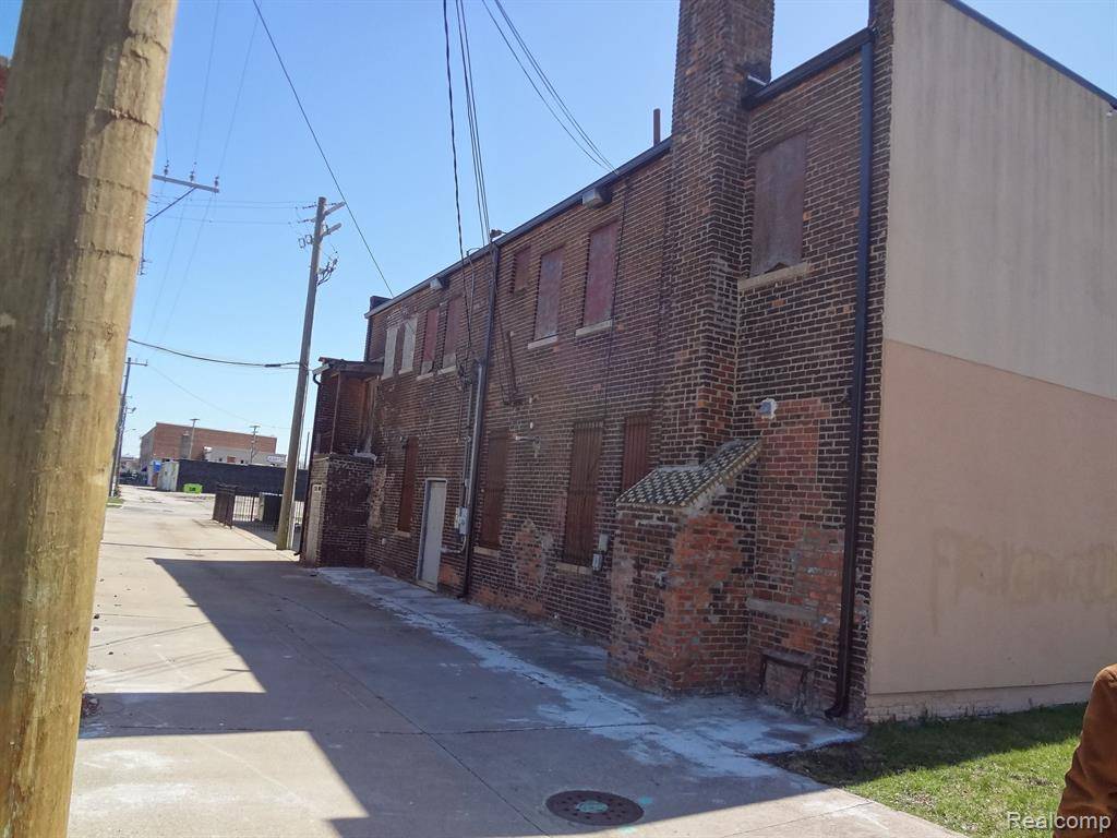 Detroit, MI 48215,14541 MACK Avenue