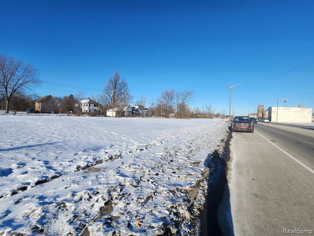 Detroit, MI 48214,9325 MACK Avenue