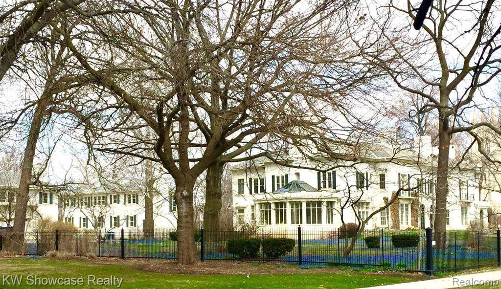 Detroit, MI 48202,70 W BOSTON Boulevard