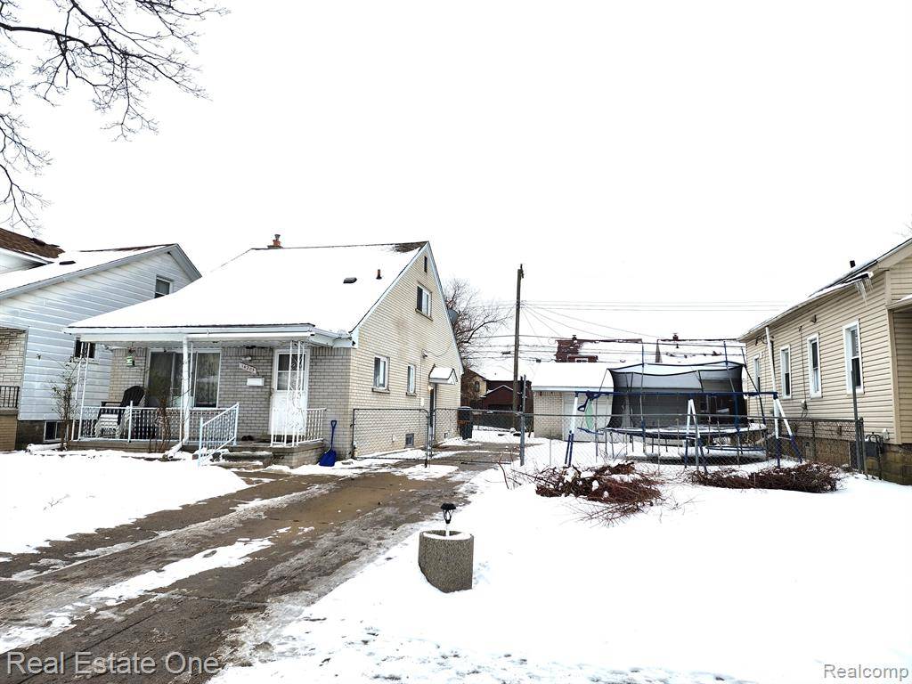 Dearborn, MI 48126,14203 BARCLAY Street