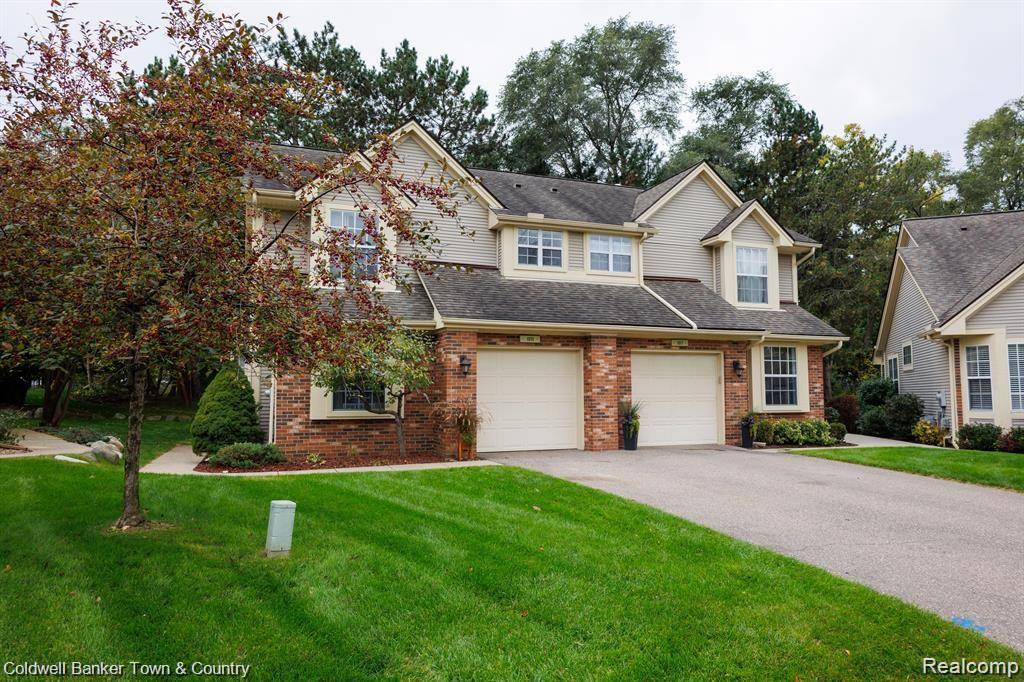 Fenton, MI 48430,1015 WILLOWOOD Court