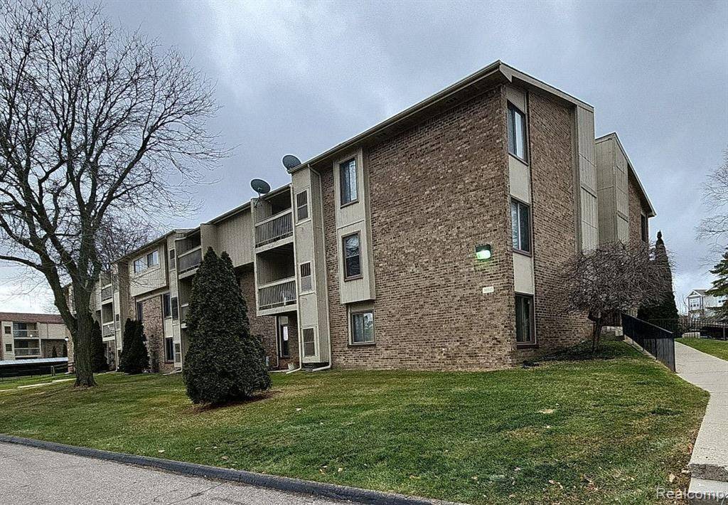 Farmington Hills, MI 48334,30515 W 14 MILE Road 30