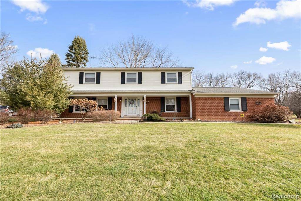 Bloomfield Twp, MI 48302,2681 MCCLINTOCK Road