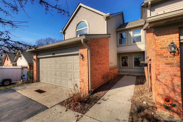 Brighton, MI 48116,840 WOODRIDGE HILLS Drive