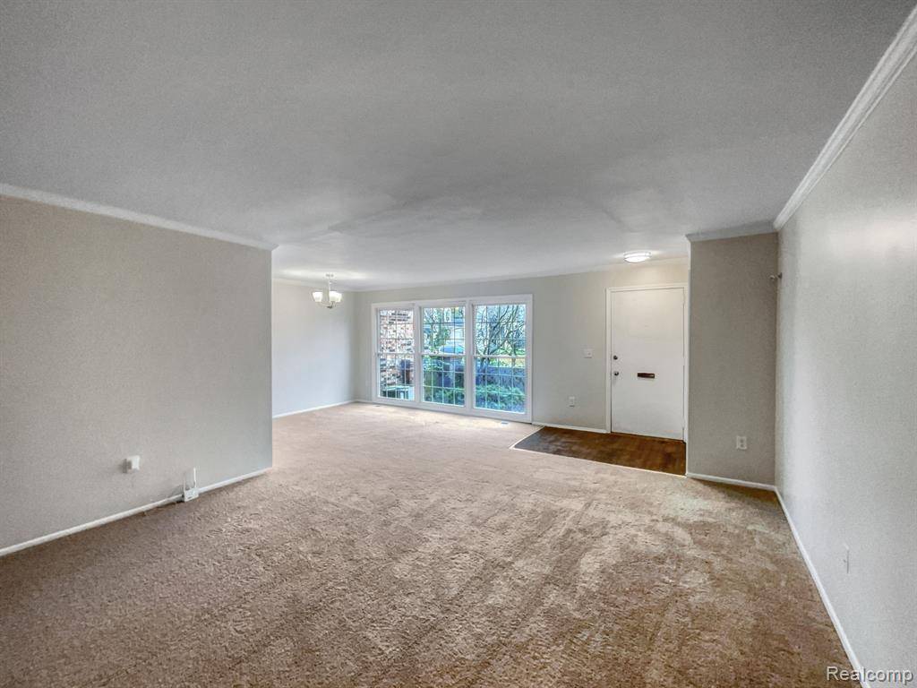 St. Clair Shores, MI 48080,22037 SHORE POINTE Lane #64