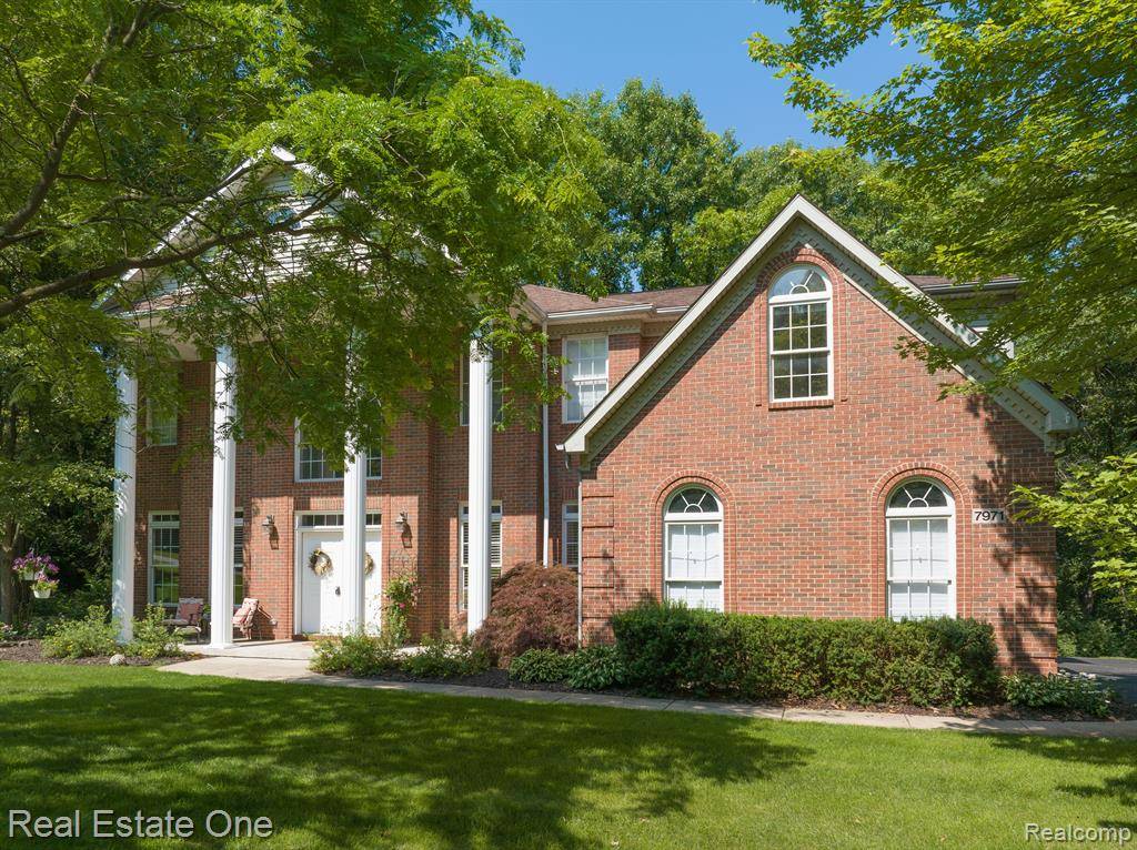 Hamburg Twp, MI 48116,7971 RIVER RUN Drive