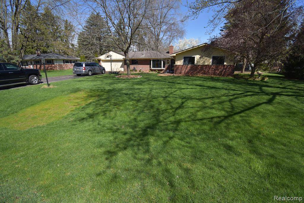 Rochester Hills, MI 48309,141 NESBIT Lane