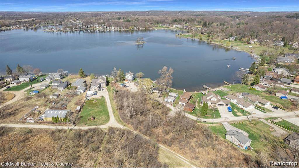 Tyrone Twp, MI 48430,00016 Walnut Shores  Drive