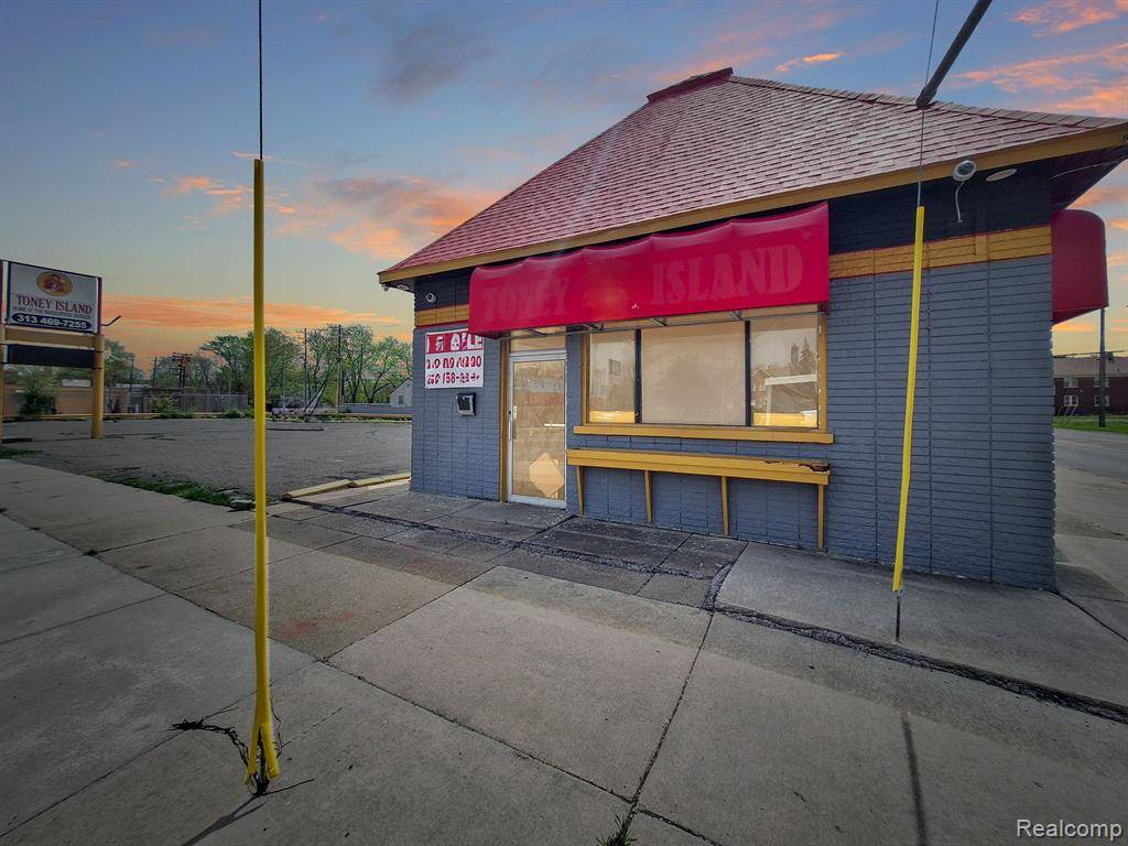 Detroit, MI 48215,13000 E WARREN Avenue