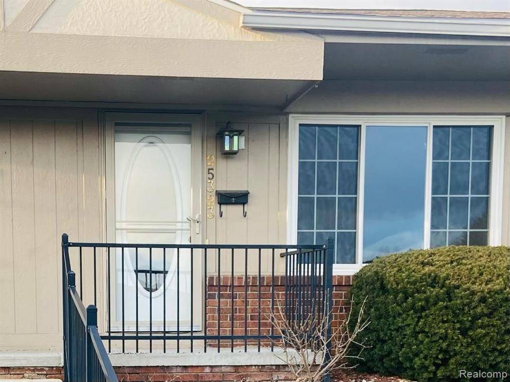 South Lyon, MI 48178,25323 Potomac Dr 40 2
