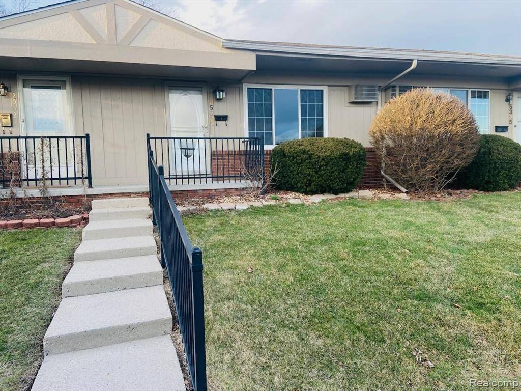 South Lyon, MI 48178,25323  Potomac Dr 40 2