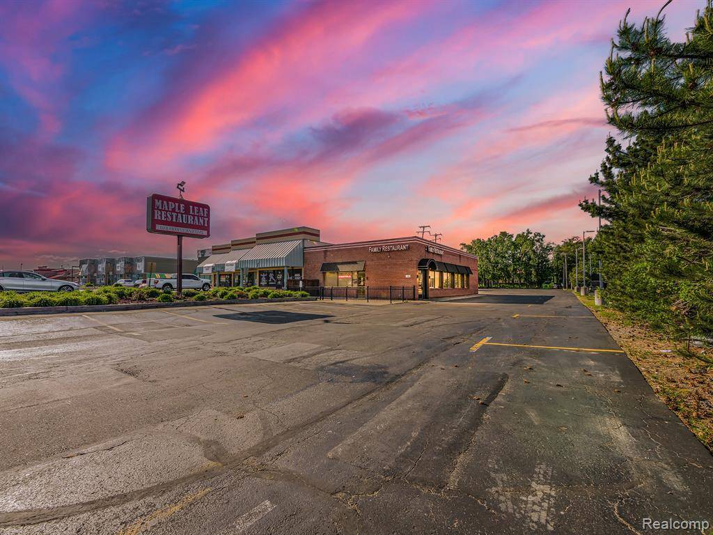 Troy, MI 48084,110 W MAPLE Road