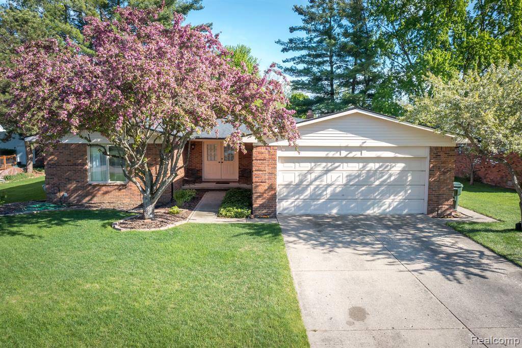 Orion Twp, MI 48360,2927 CEDAR KEY Drive