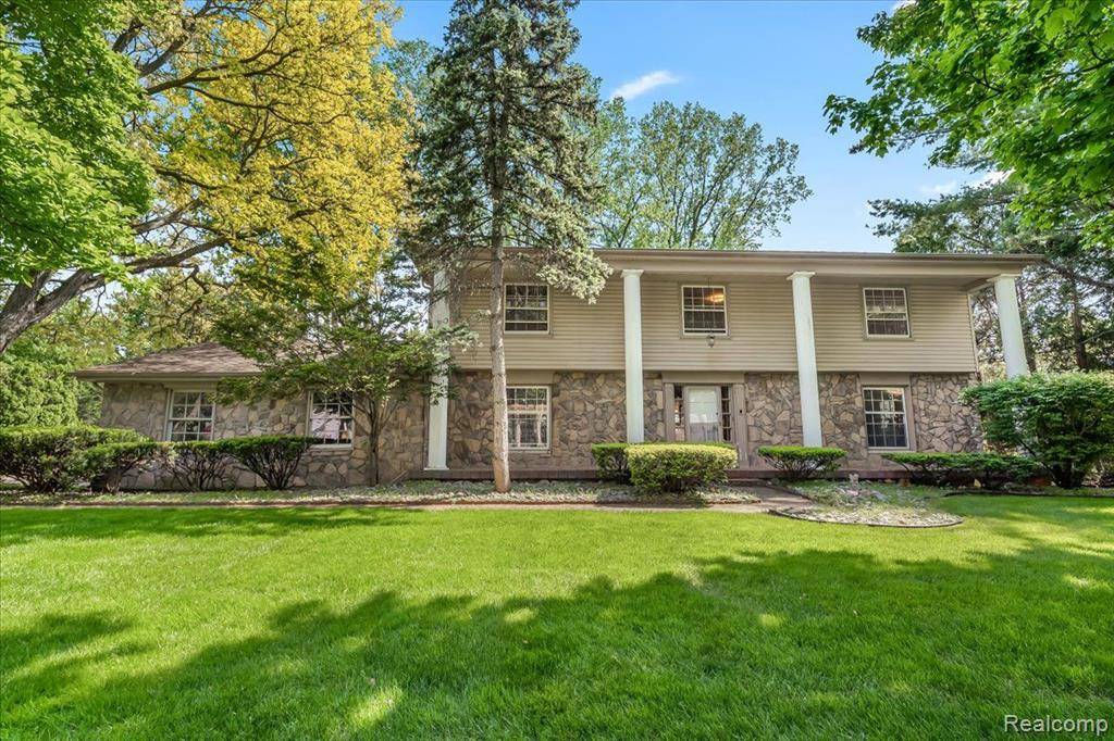 Bloomfield Twp, MI 48304,766 WOODCHESTER Drive