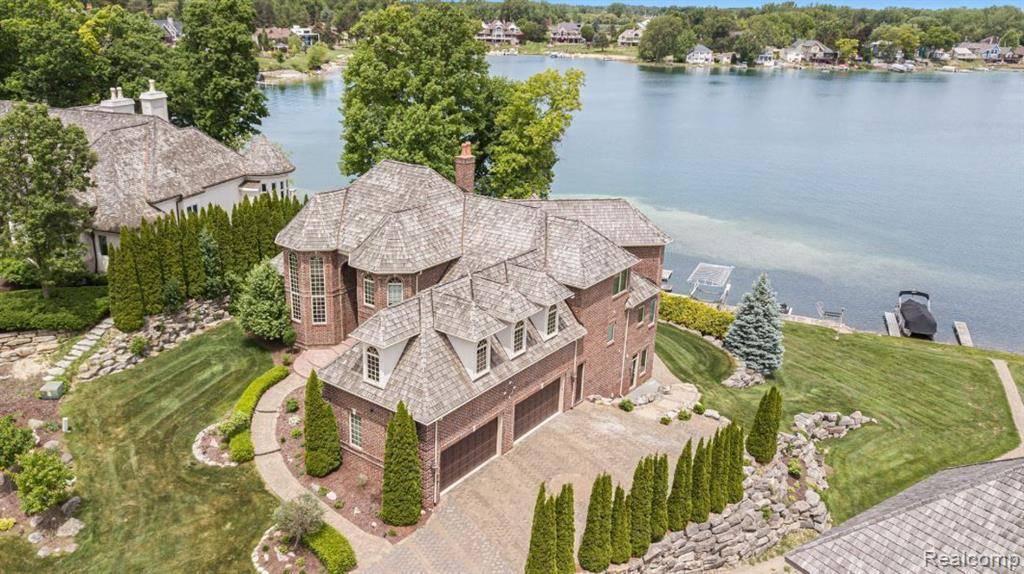 Fenton, MI 48430,75 CHATEAUX DU LAC