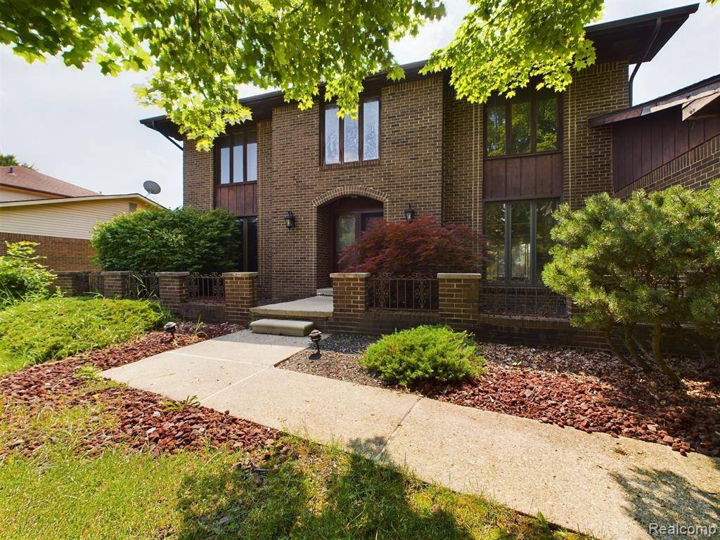 Rochester Hills, MI 48309,223 Stonetree Circle