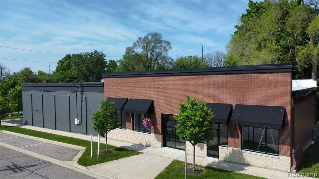 Pinckney Vlg, MI 48169,211 W Main Street