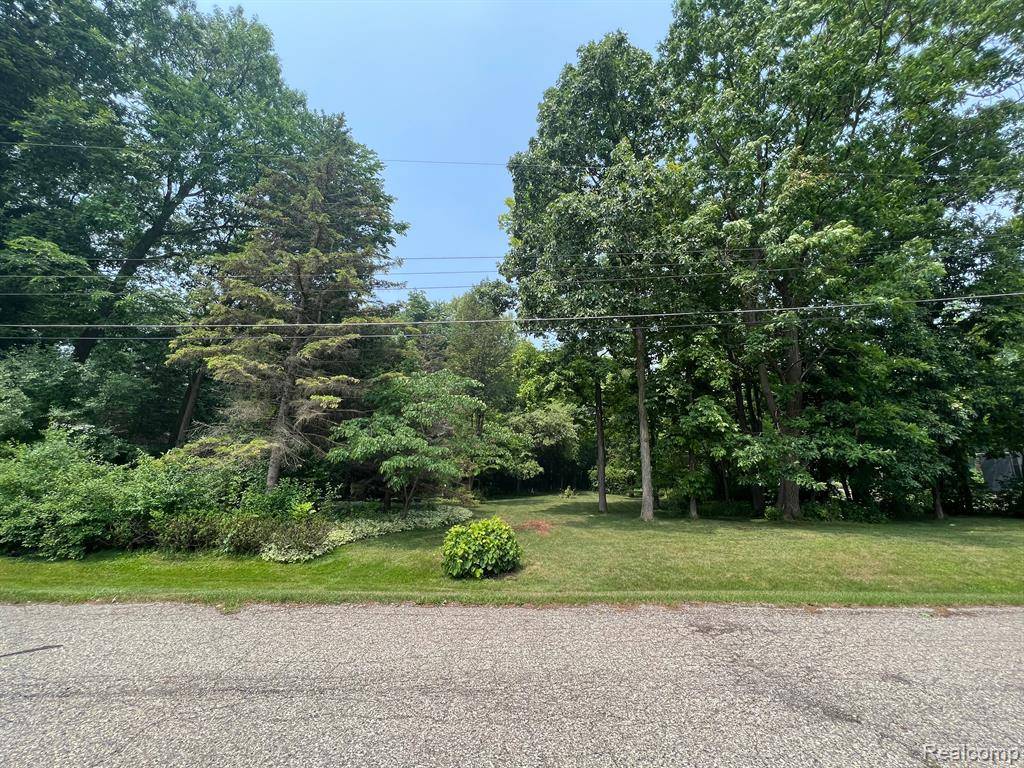 Grand Blanc Twp, MI 48439,0 GREEN TREE Drive