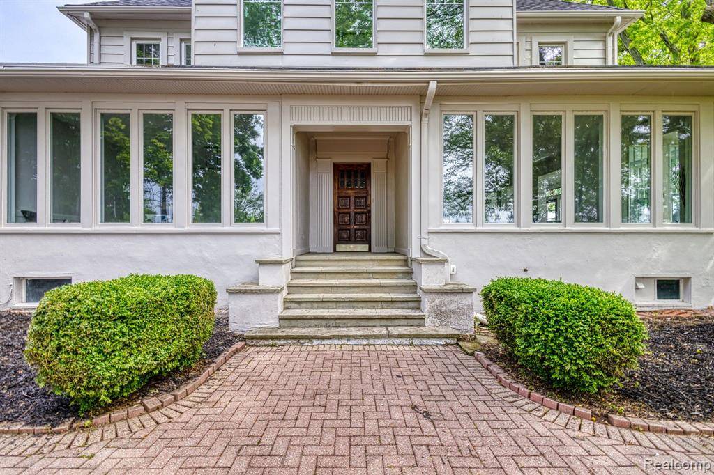 Grosse Ile Twp, MI 48138,28059 ELBA Drive
