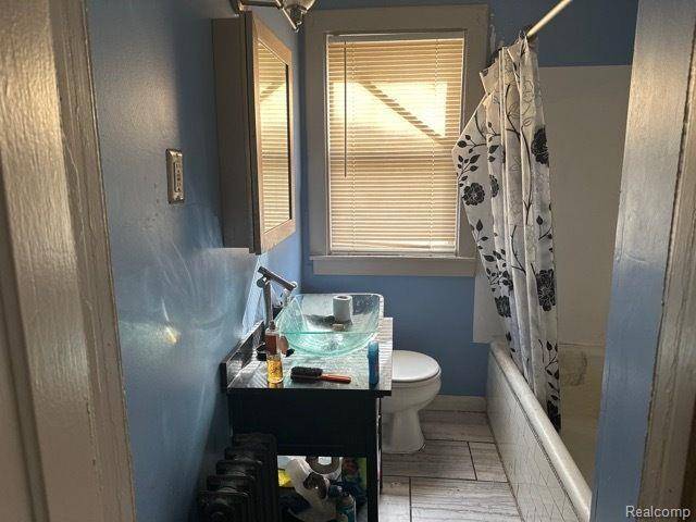 Detroit, MI 48213,5271 DREXEL Street