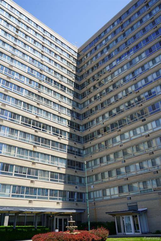 Detroit, MI 48214,8900 E JEFFERSON Avenue 624