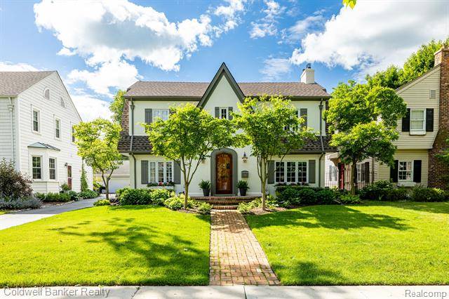 Grosse Pointe, MI 48230,16 VILLAGE Lane