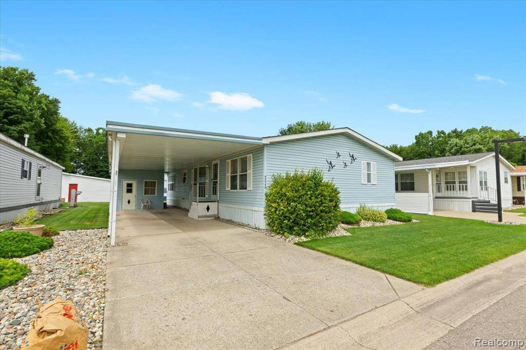 Shelby Twp, MI 48315,49757 WINTERGREEN Drive