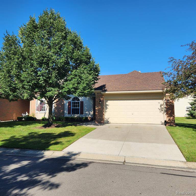 Commerce Twp, MI 48390,2233 MAPLEHURST Drive