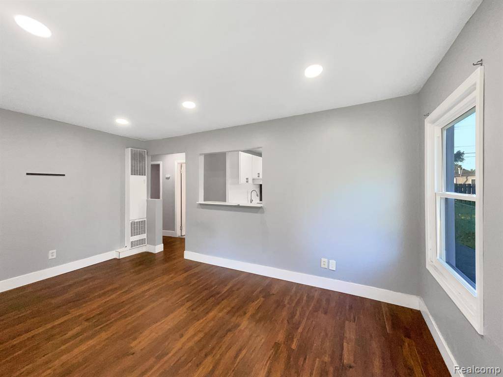 Madison Heights, MI 48071,100 E KALAMA Avenue