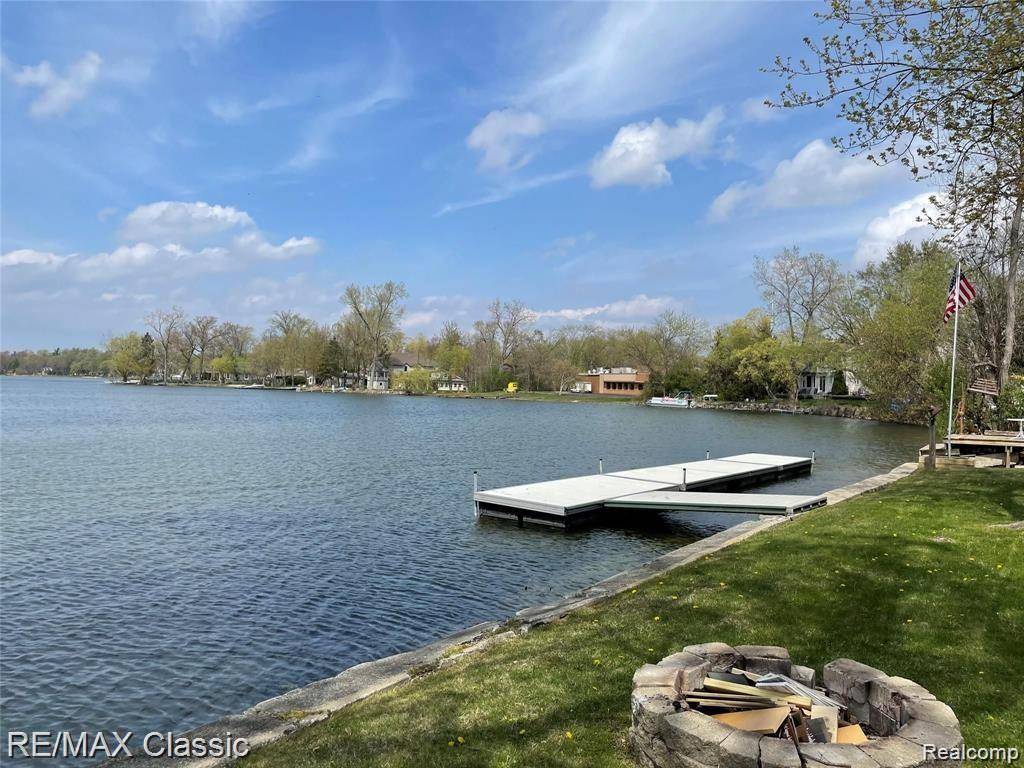 Waterford Twp, MI 48327,4860 Cooley lake Rd