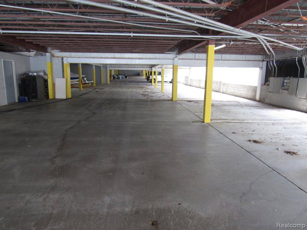 Bloomfield Twp, MI 48320,1899 ORCHARD LAKE Rd. Road 200