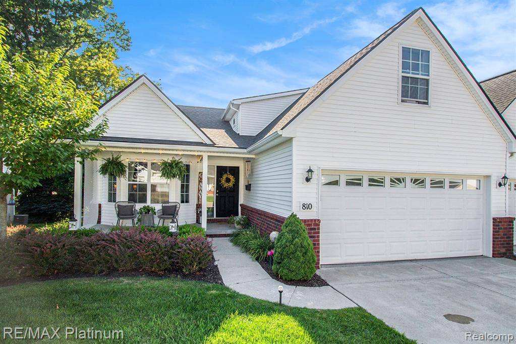 Howell, MI 48843,810 NELSONS RIDGE Drive W 25