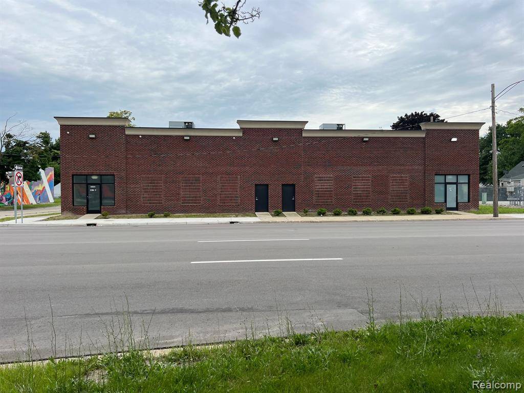Detroit, MI 48091,5540 E 8 MILE Road E