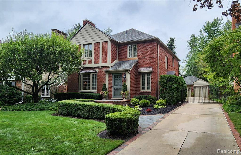 Grosse Pointe Farms, MI 48236,270 LEWISTON Road