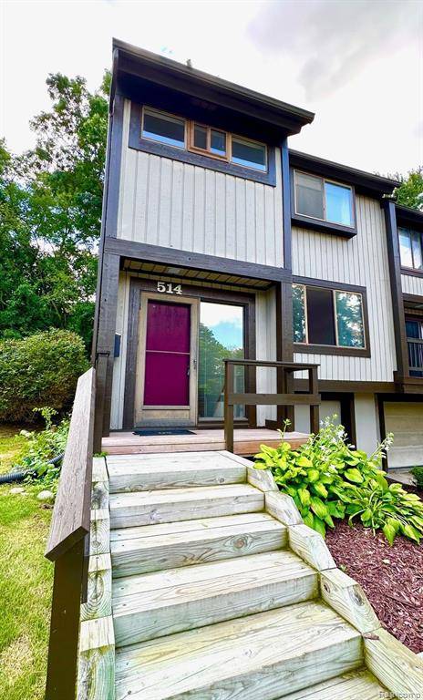 Brighton, MI 48116,514 VICTORIA Square