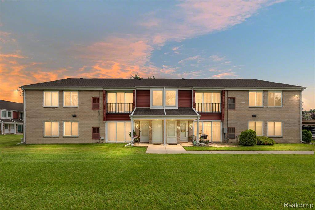 St. Clair Shores, MI 48080,307 SUNSET Lane 22944 pleasant
