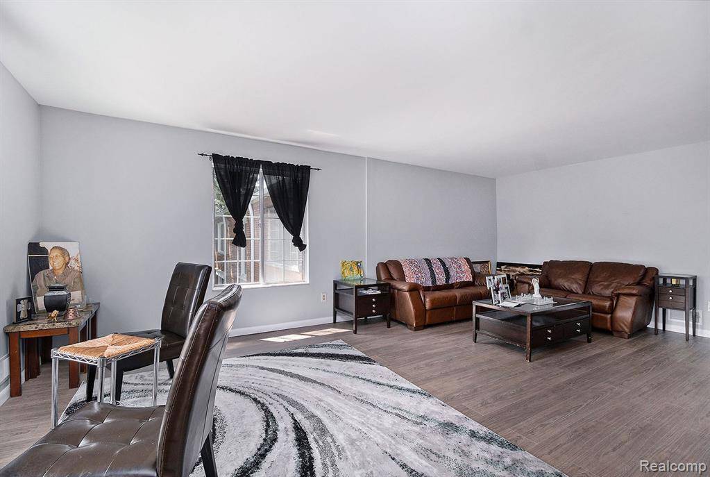 Bloomfield Twp, MI 48304,654 E FOX HILLS Drive