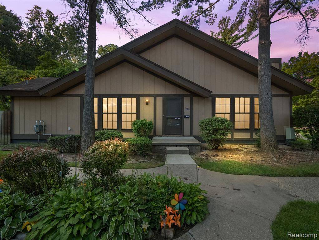 Southfield, MI 48033,25167 GREENBROOKE Drive