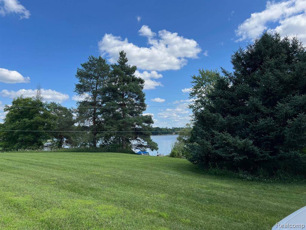 Elba Twp, MI 48455,6.5 ACRES VL LAKE LAPEER Drive