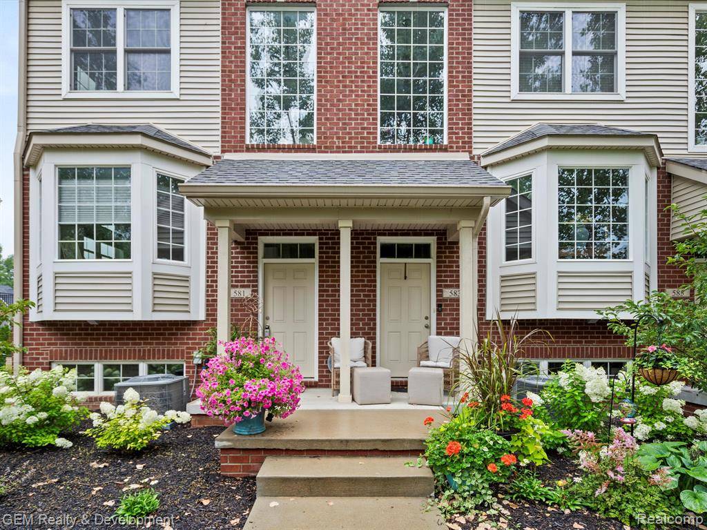 Milford Vlg, MI 48381,557 VILLAGE Lane
