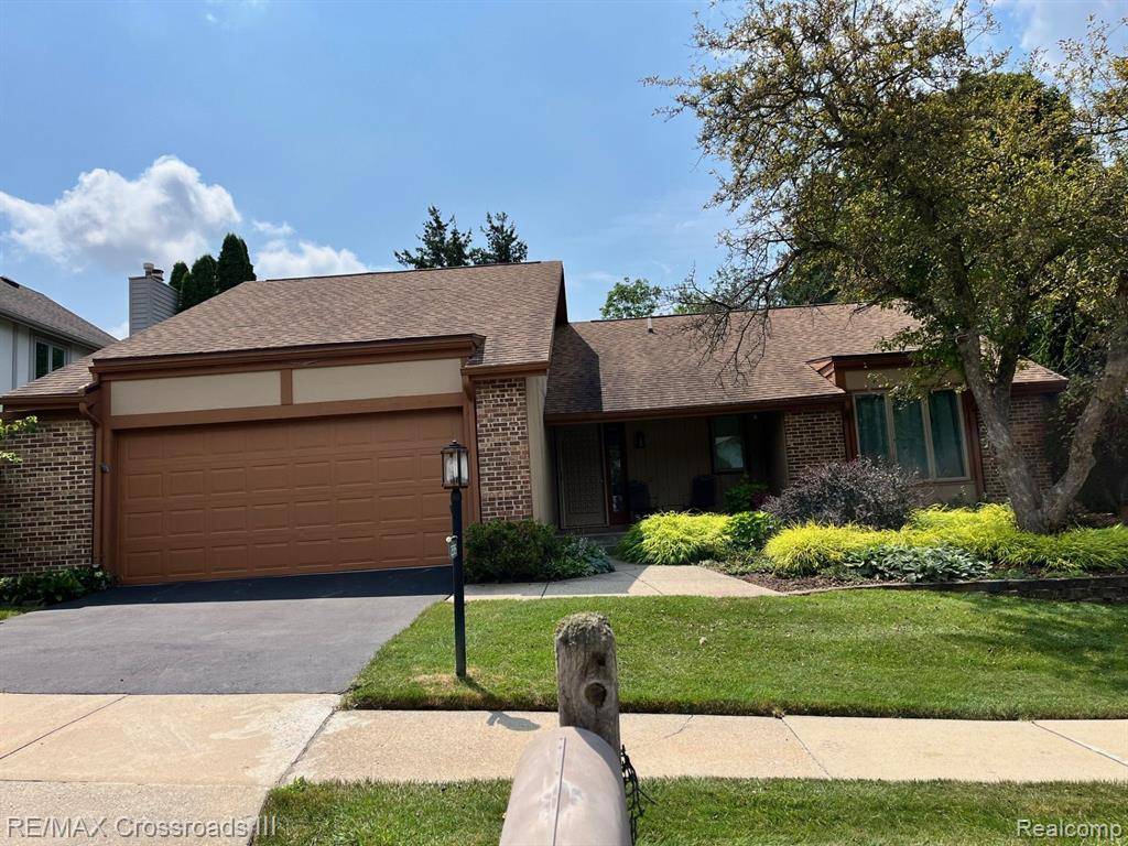 Okemos, MI 48864,2595 WOODHILL Drive