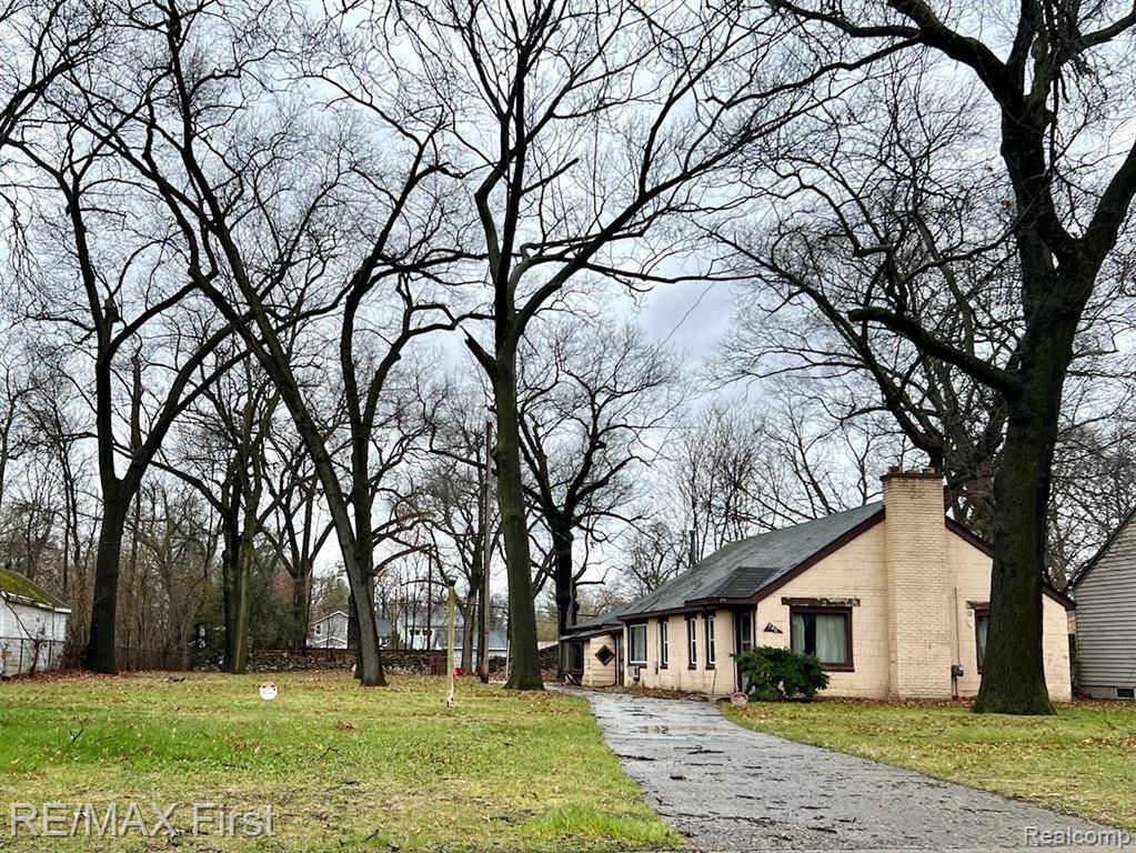 Ferndale, MI 48220,920 W MAPLEHURST Street