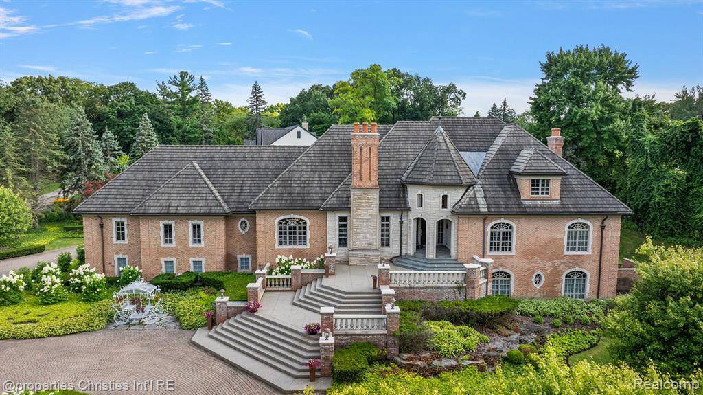 Bloomfield Twp, MI 48302,975 Sunningdale Drive