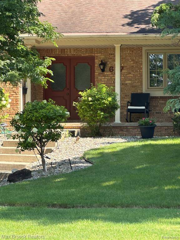 Grand Blanc, MI 48439,617 BOUTELL Drive