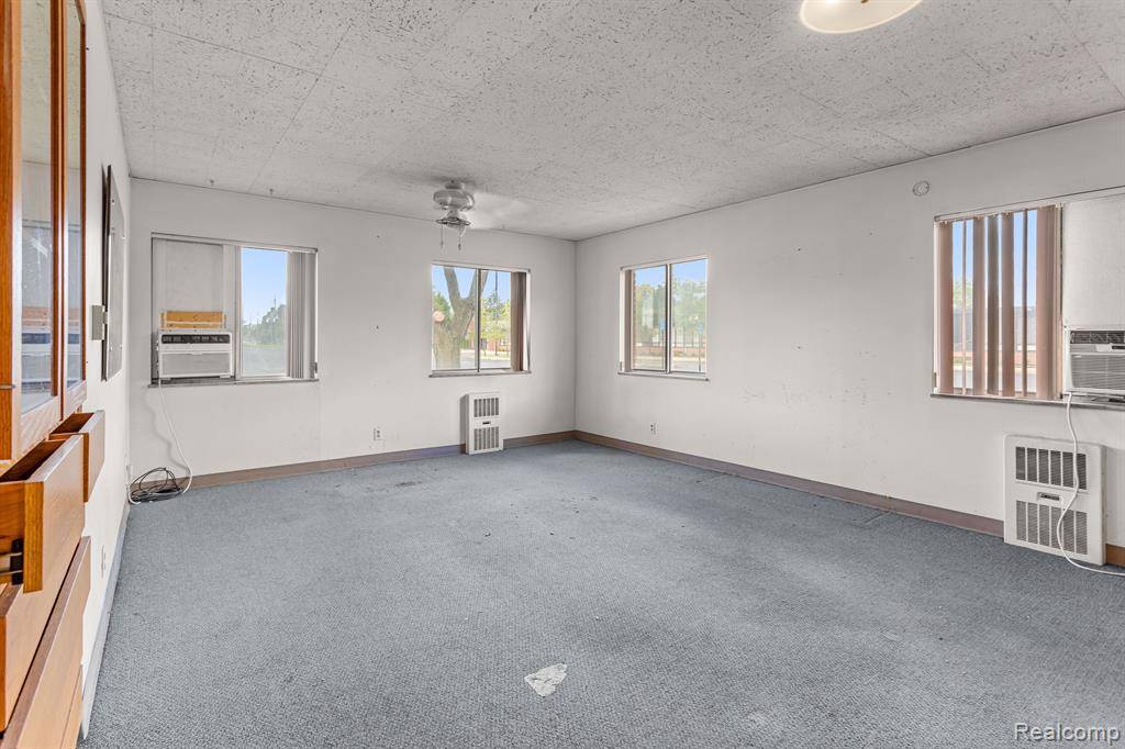 Dearborn Heights, MI 48127,7430 N INKSTER Road