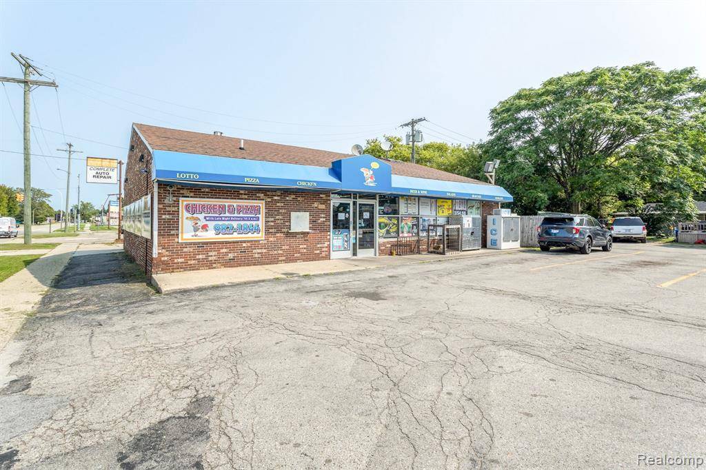 Port Huron, MI 48060,937 OAK Street