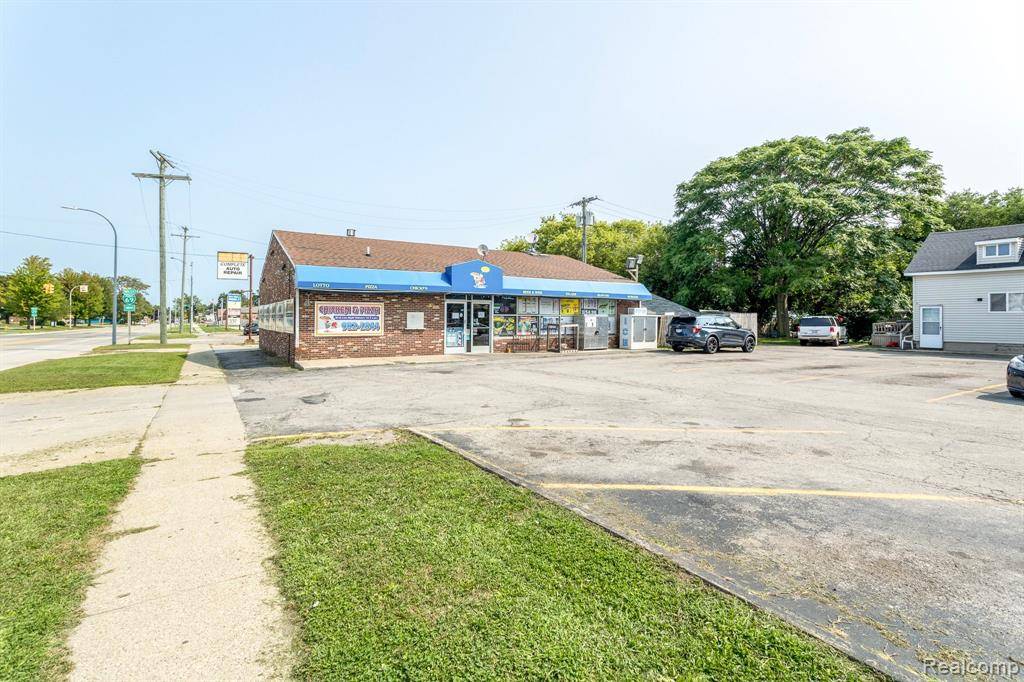 Port Huron, MI 48060,937 OAK Street