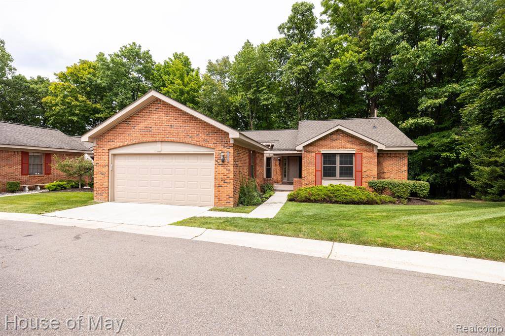 West Bloomfield Twp, MI 48322,7300 MEADOWRIDGE Circle