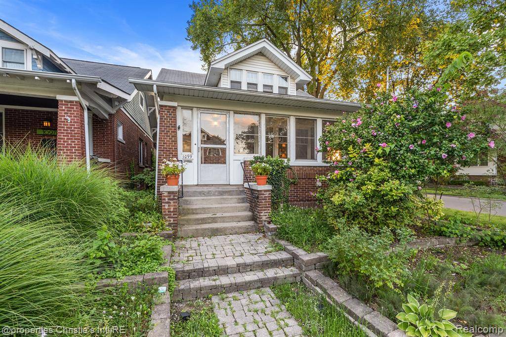 Grosse Pointe Park, MI 48230,1099 BEACONSFIELD Avenue
